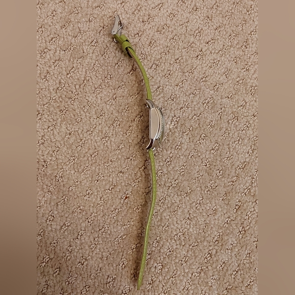 Green AVON Wristwatch - Picture 5 of 7